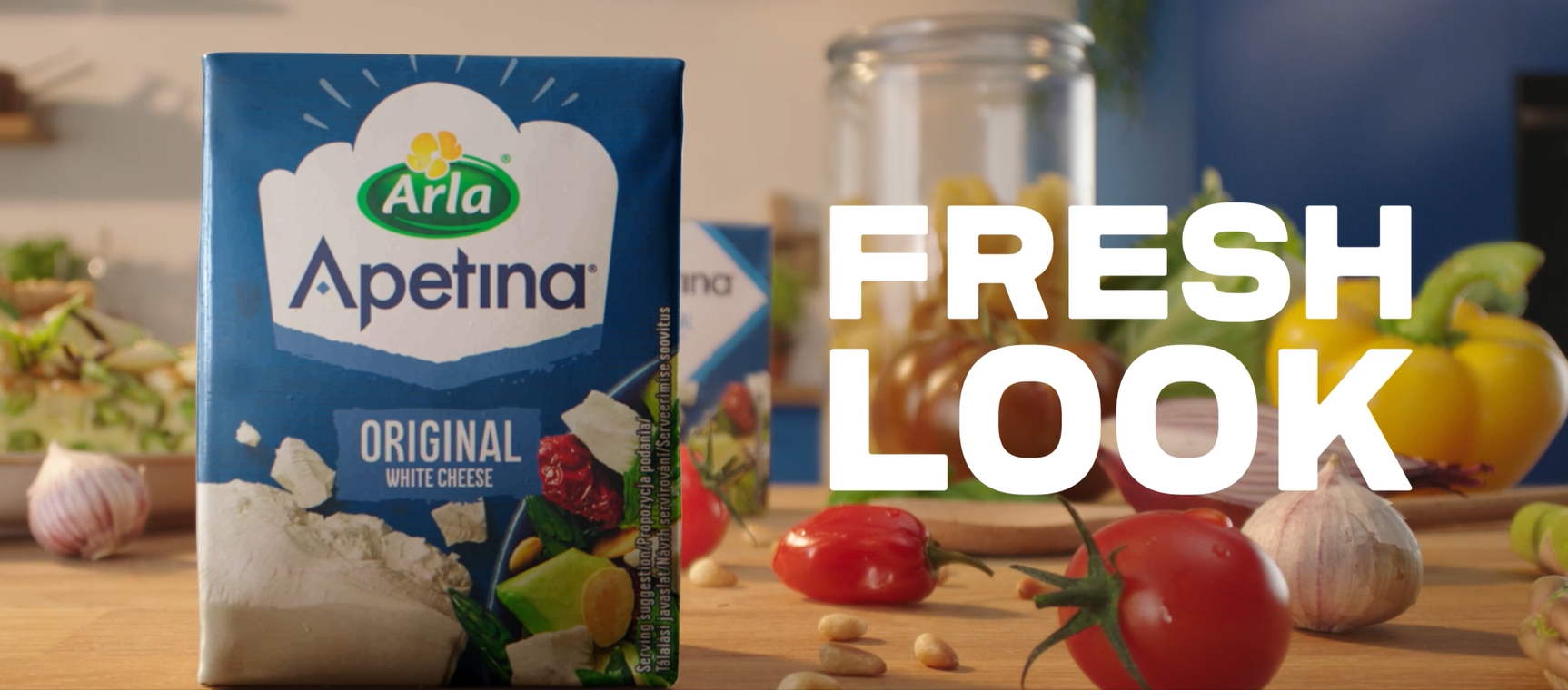 Apetina original hvitost plassert på bord med grønnsaker i bakgrunnen
